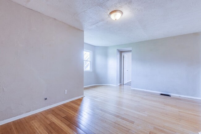 Building Photo - 1028 E Warrington Ave