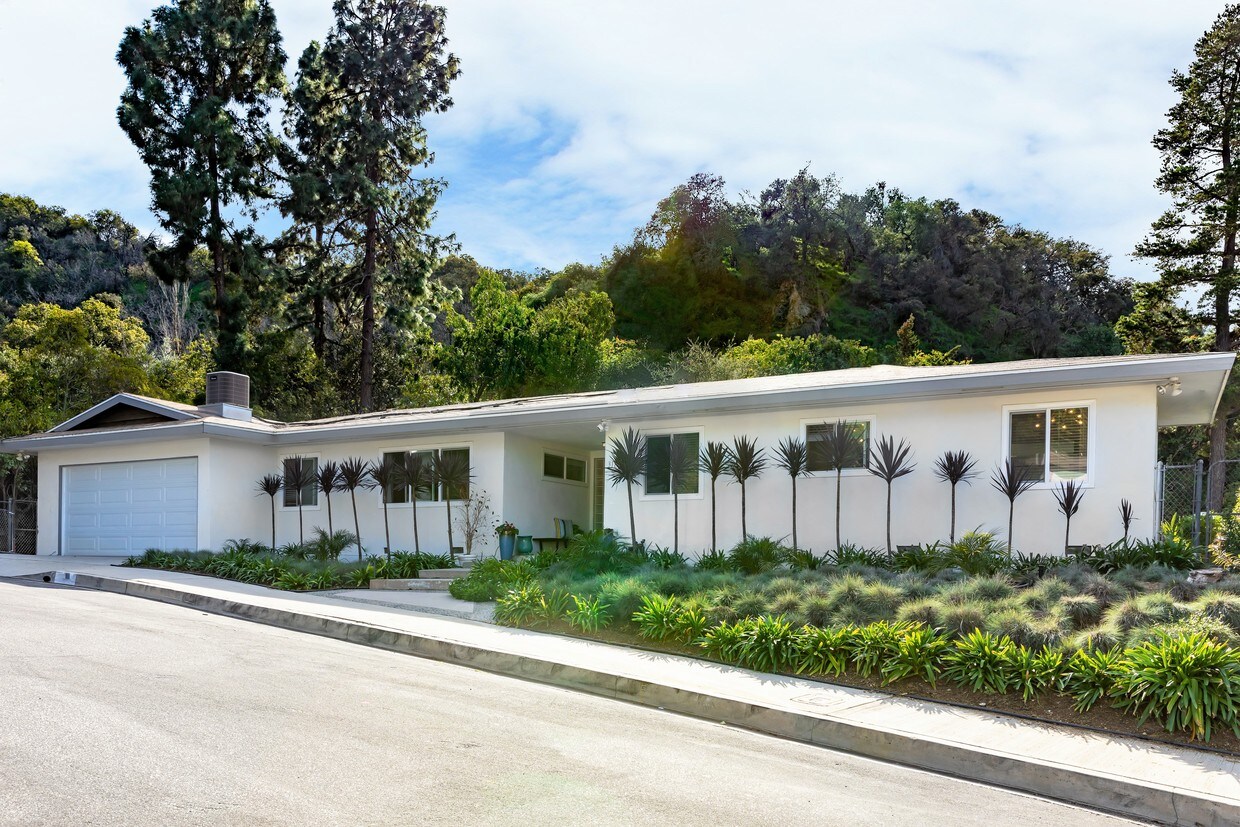 Primary Photo - 3118 Dona Elena