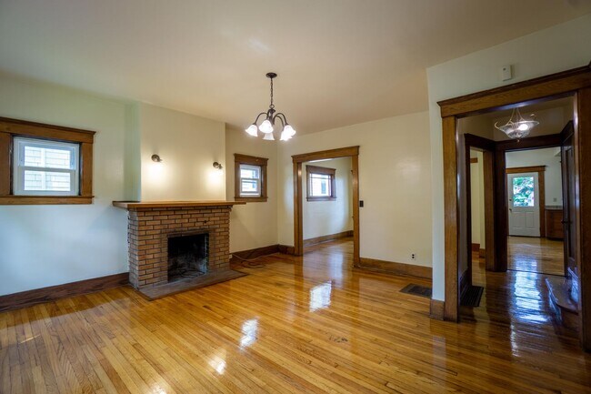 Foto del edificio - 225 Lennox Ave