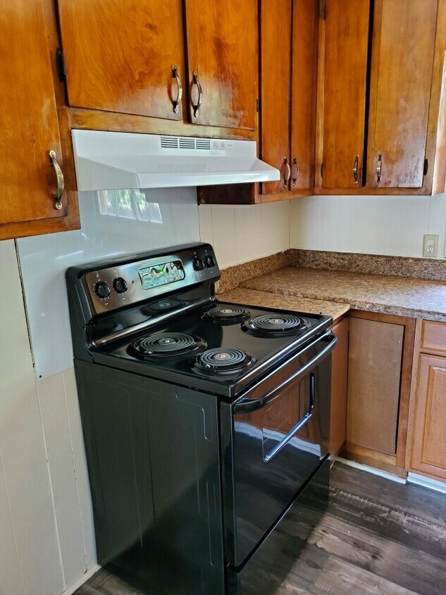 Building Photo - 802 Holiday Cir