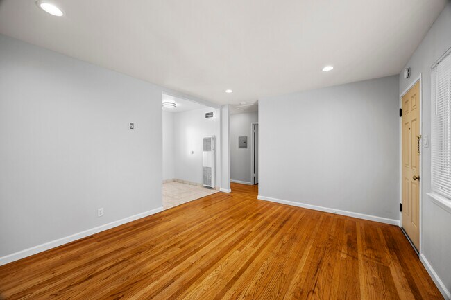 Foto del edificio - 837 Laurel Ave
