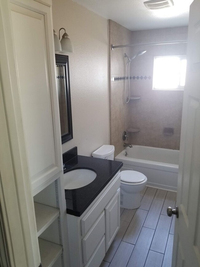 Building Photo - Charming 3 bedroom 2 bathroom home located...