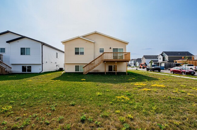 Foto del edificio - 4 bedroom 2 bathroom house