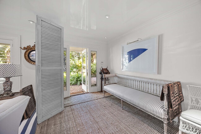 Building Photo - 295 6th St N