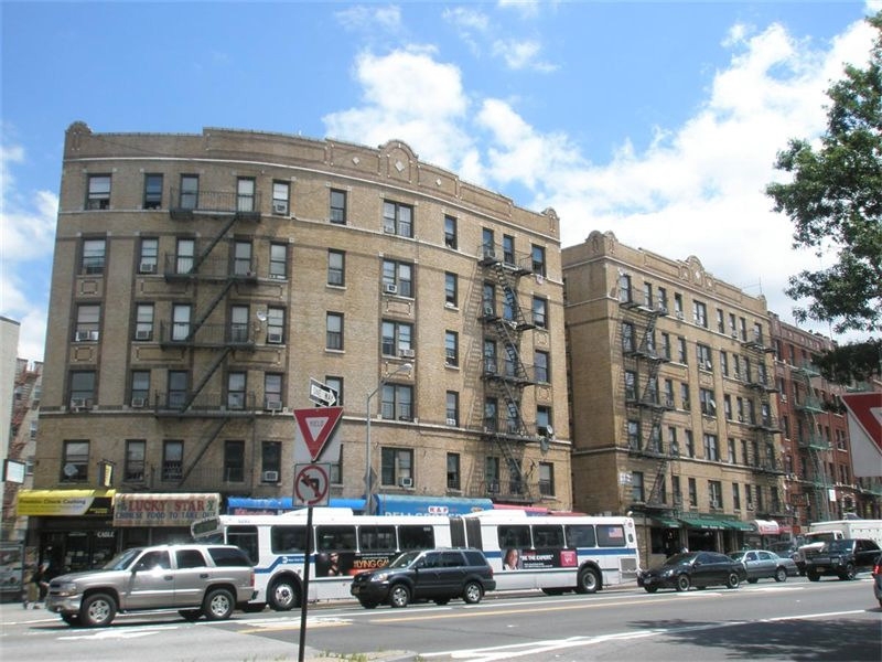 Foto principal - 135-145 W Kingsbridge Rd