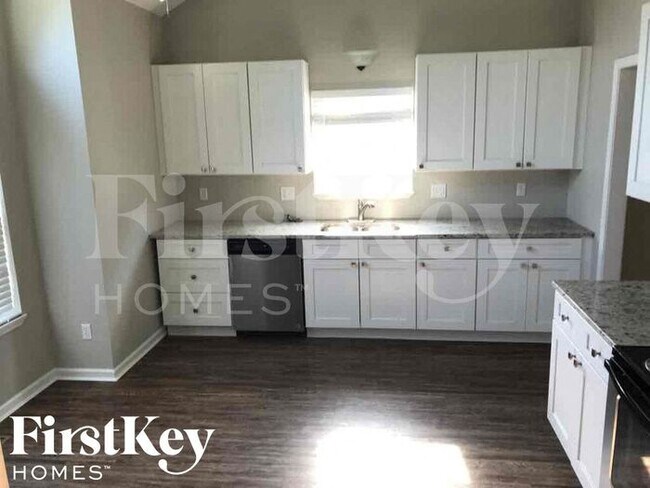 Foto del edificio - 1611 Cooper Dr