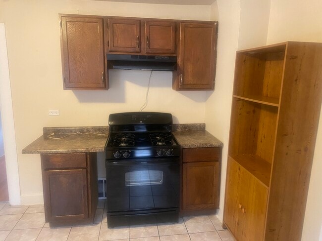 Stove - 3605 S Washtenaw Ave