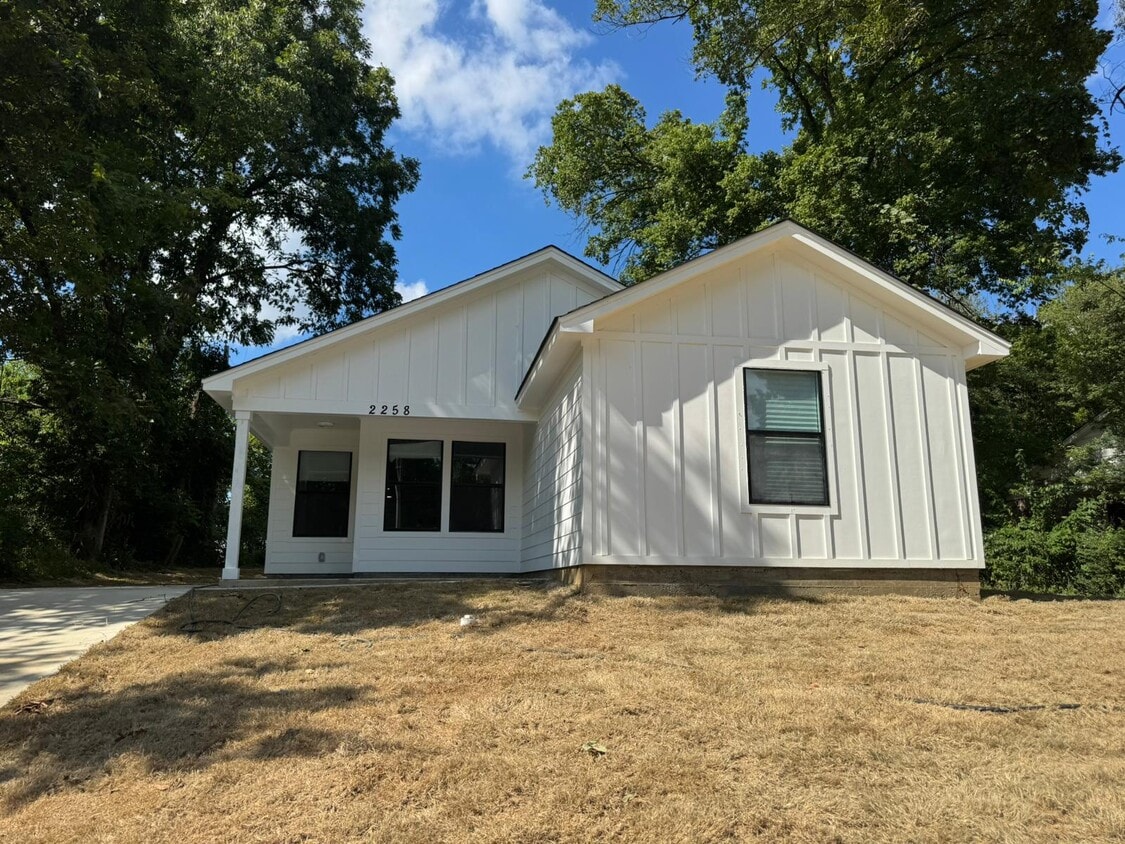 Building Photo - 2258 Zanone Ave