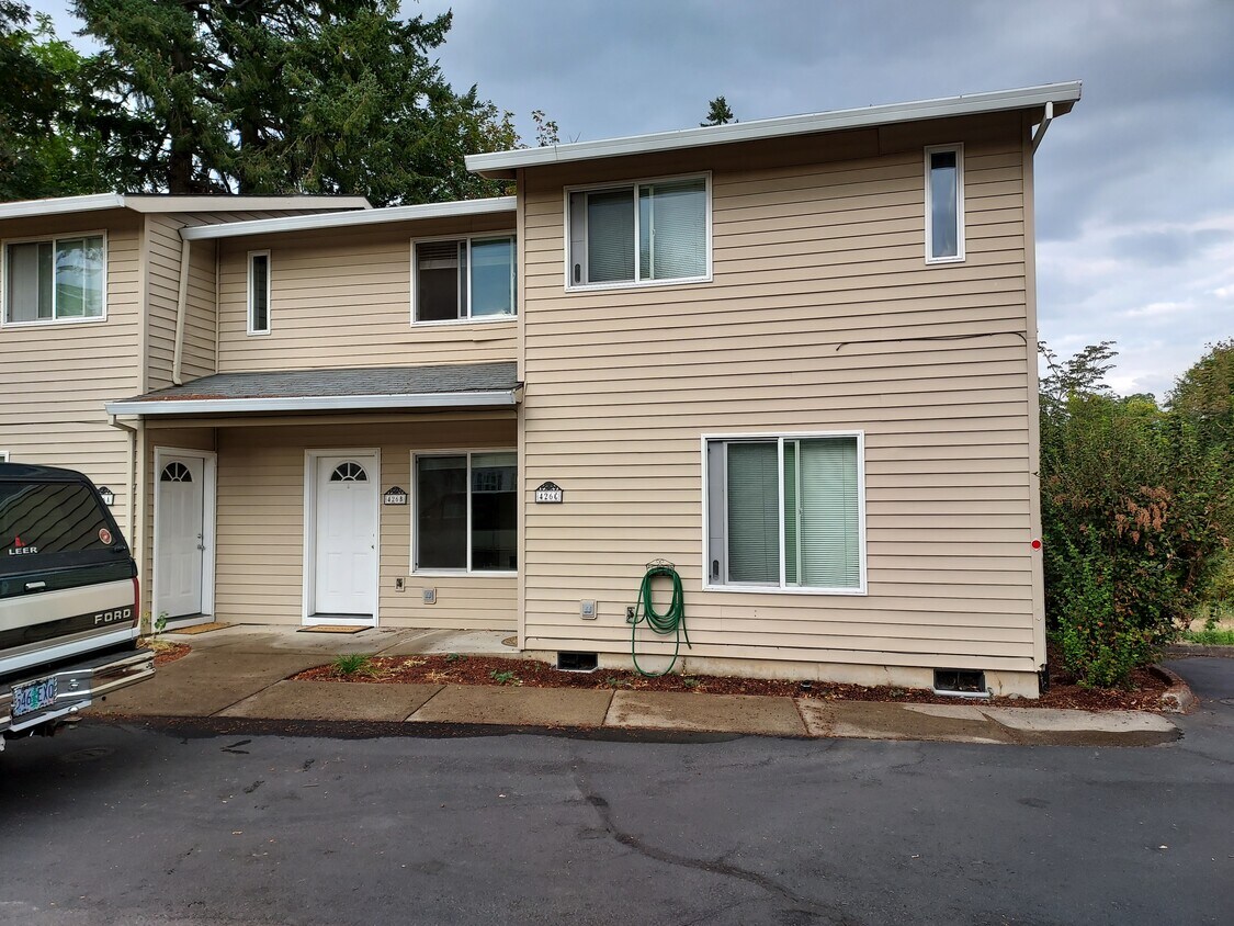 426 Wynooski St, Newberg, OR 97132 Townhome Rentals in Newberg OR
