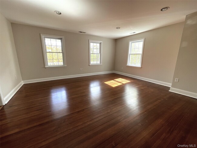 Building Photo - 130 Old Mt Kisco Rd
