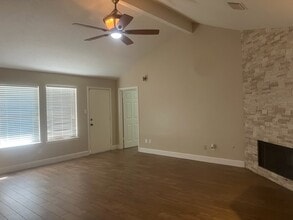 Building Photo - 3019 Cloverdale Dr