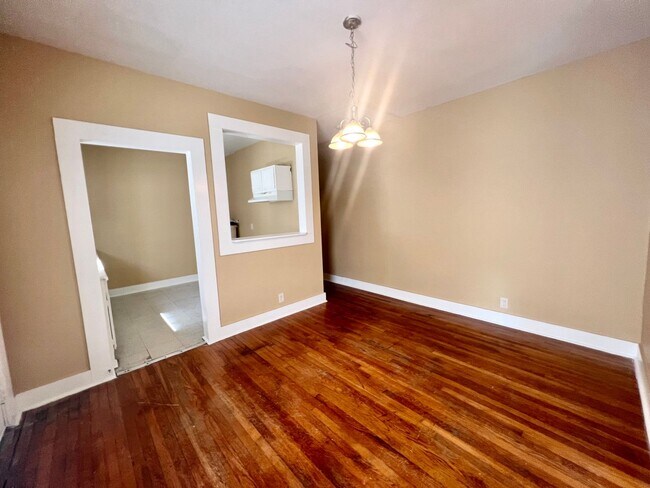 Foto del edificio - *MOVE IN SPECIAL* Charming Highland Park Duplex — Cozy City Living in the Heart of San Antonio