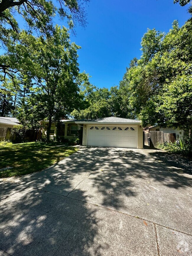 Building Photo - 1349 Camphor Ln