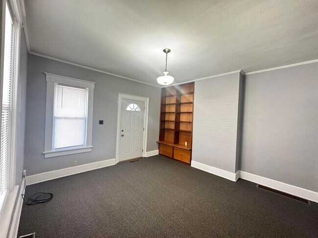 Foto del edificio - 617 E Main St