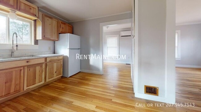 Building Photo - 1015 May St