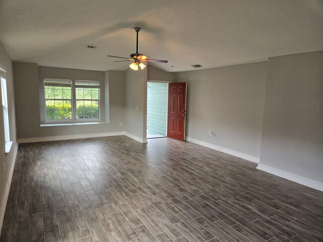Building Photo - Beautiful 3BR/2BA in Savannah Station!