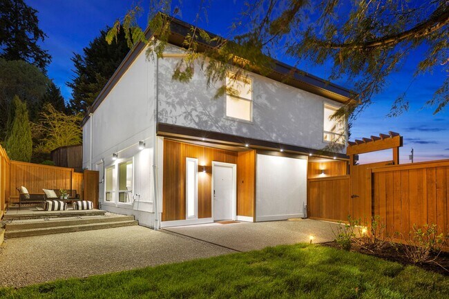 Foto del edificio - 9817 SE Shoreland Dr