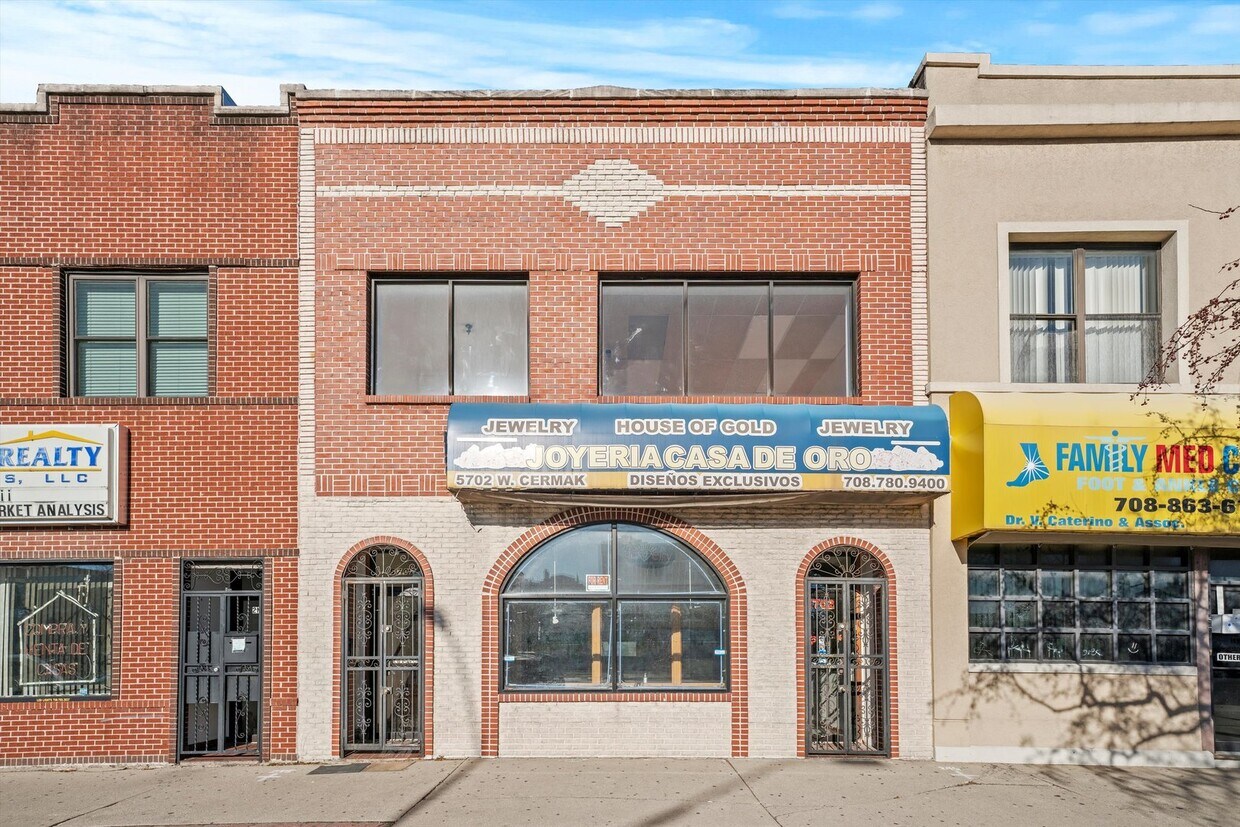 Primary Photo - 5702 Cermak Rd