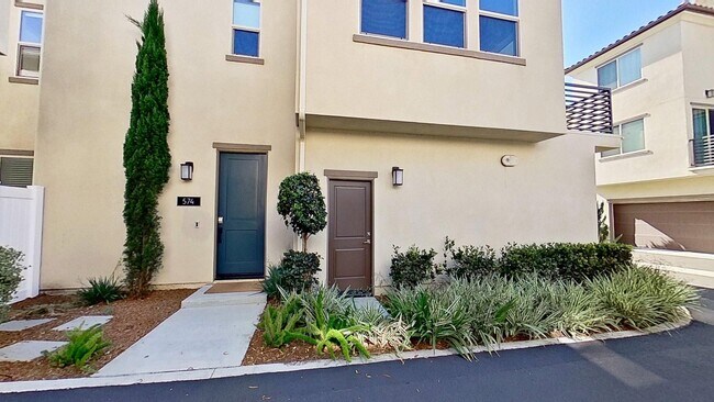 Building Photo - 574 S Motif St