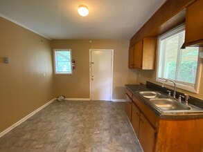 Building Photo - 648 Pawnee Ave