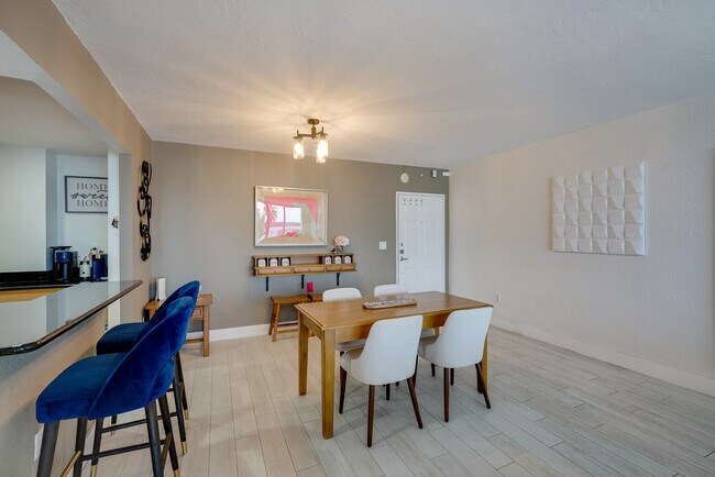 Foto del edificio - 10350 W Bay Harbor Dr