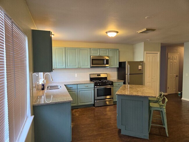 Building Photo - 4 Bedroom Single Family Home in San Antonio