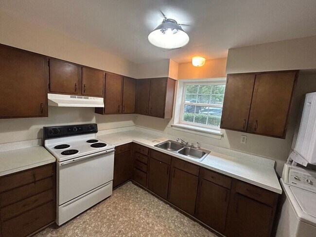 Building Photo - 2005 Binford Ln