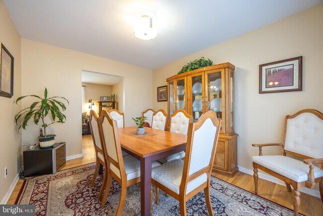 Building Photo - 120 Marta Dr