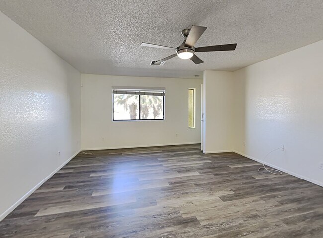 Building Photo - 2 bedroom Main house Attached Casita