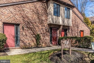 Building Photo - 703 Mountainview Dr