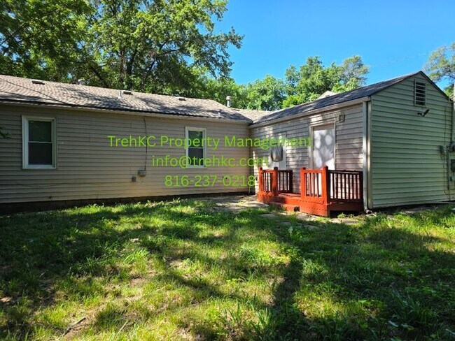 Foto del edificio - 6338 Longwood Ct