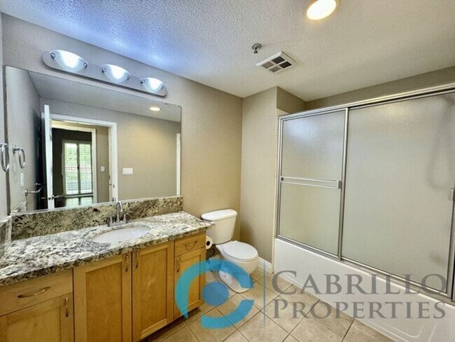 Foto del edificio - 1240 India St