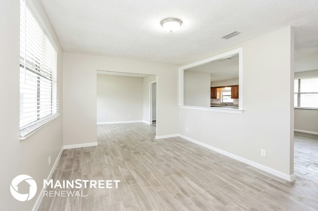 Building Photo - 6775 Rivercrest Dr
