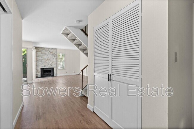 Foto del edificio - 433 Garden Creek Pl