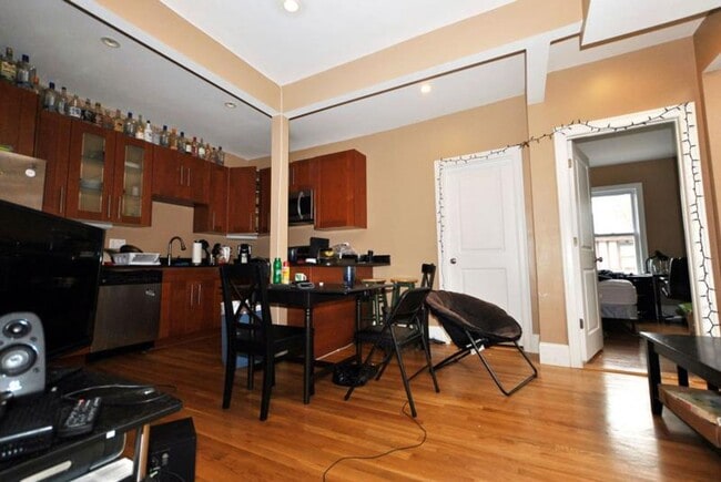 Photo - RENOVATED 5 BED/2 BATH WITH CENTRAL AIR NEAR B.U. House