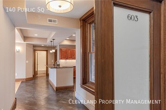 Foto del edificio - Perfect 2 Bedroom Apartment Overlooking Pu...