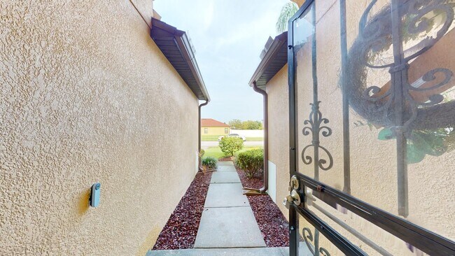 Foto del edificio - 3 BR 2 BA w/ Garage Conversion!  TUSCA PLACE