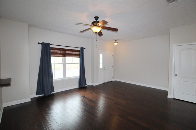 Building Photo - 3 bedroom townhome for rent! - 120 Cedar P...