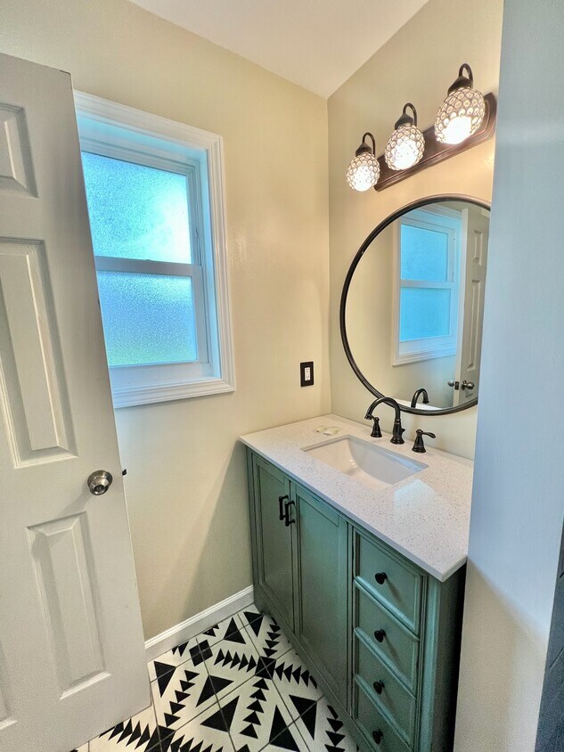 Foto del edificio - 805 Meadow Ln