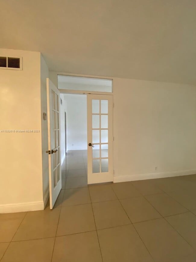 Building Photo - 3111 Oakland Shores Dr