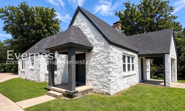 Building Photo - 619 E Xyler St