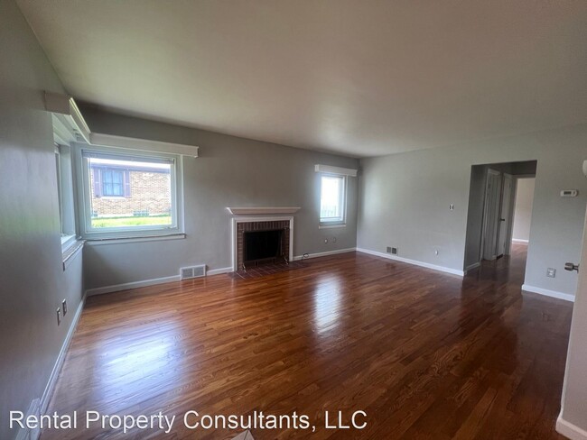Building Photo - 2 br, 1 bath House - 1862 Lake Michigan Dr...