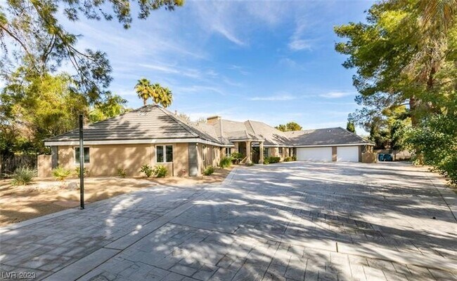 Foto del edificio - 7258 Loma Alta Cir