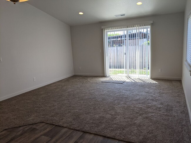 Building Photo - Fantastic 3-Bedroom, 2-Bath Home With 1388sf!