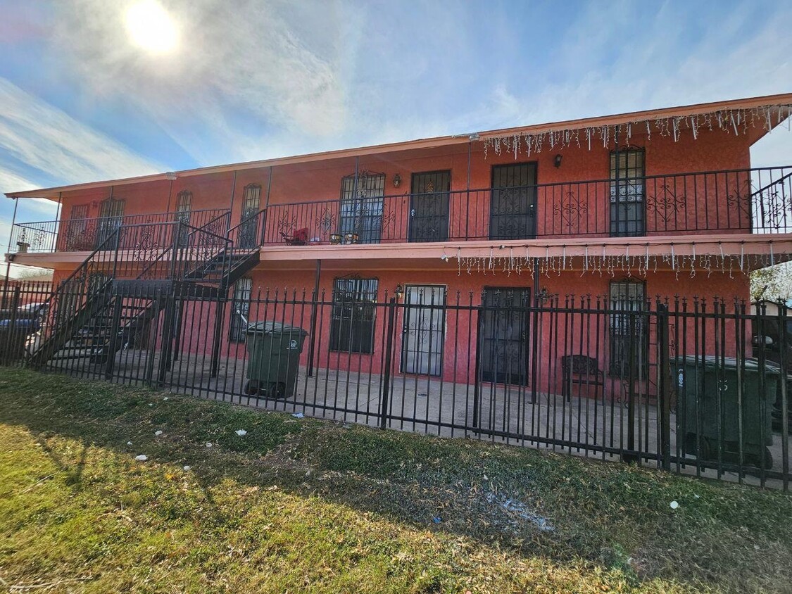 Primary Photo - 3020 Corpus Christi St