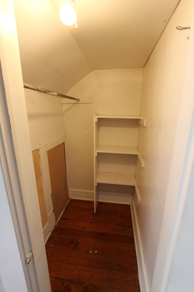 Building Photo - Hardwood Floors