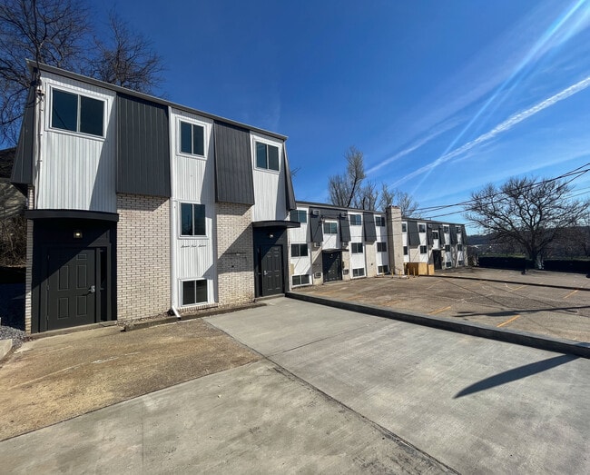 Building Photo - Riverview Apartments