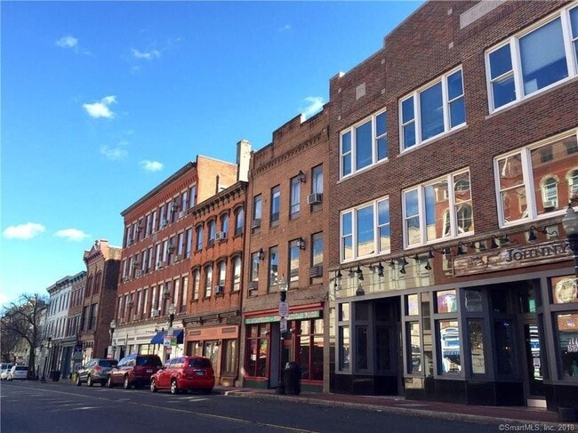 Building Photo - 94 Washington St