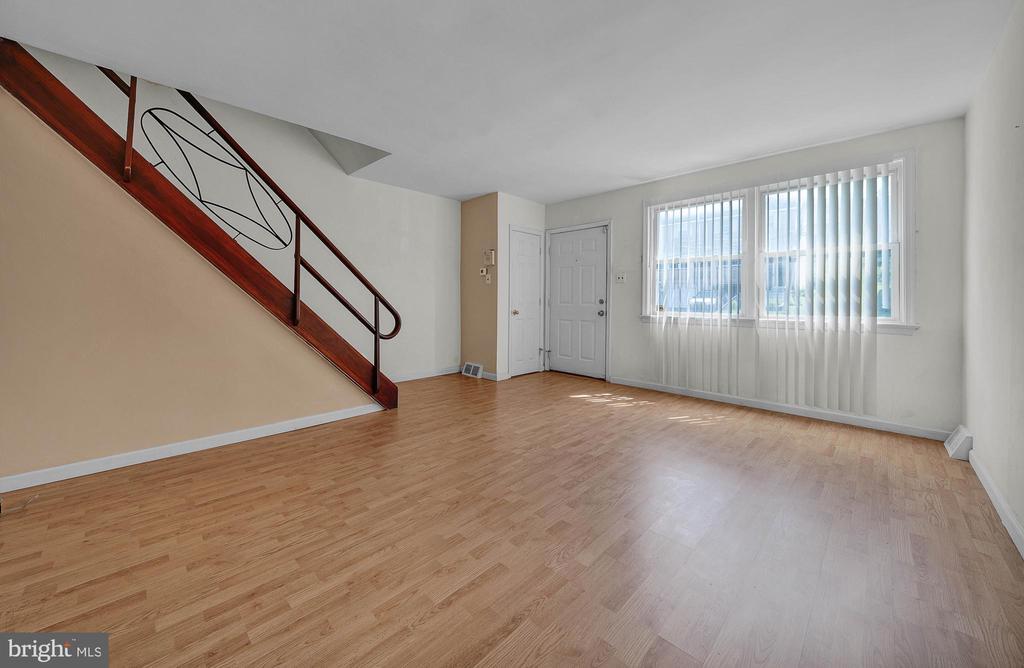 Foto principal - 539 E Basin St