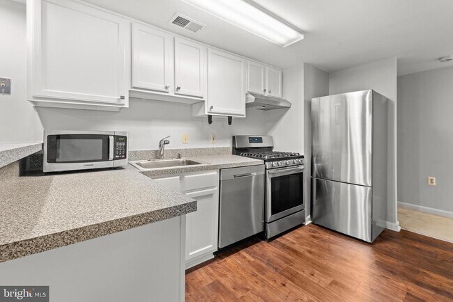 Foto del edificio - 3612 Rock Creek Church Rd NW